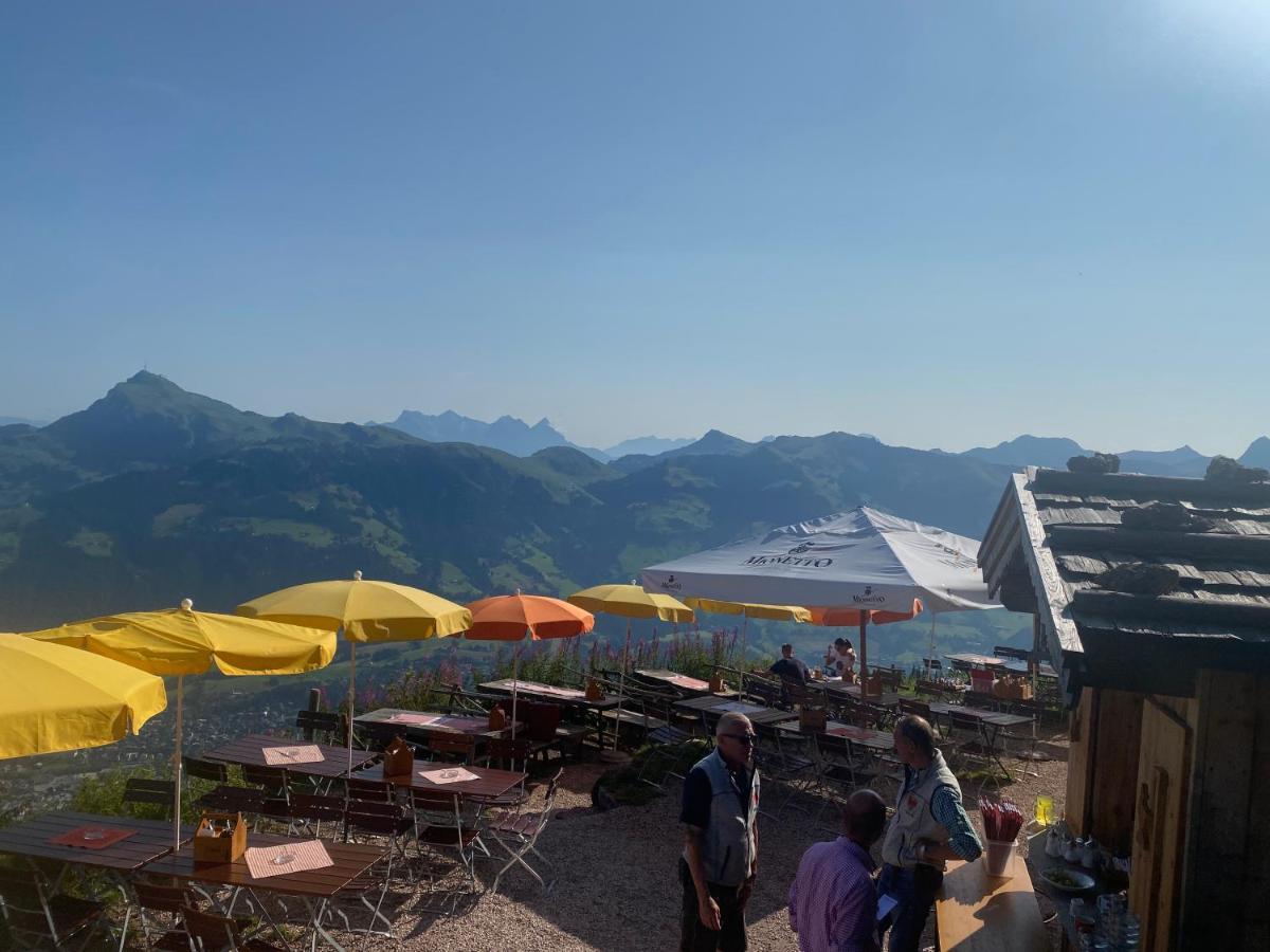 Hocheckhuette On Top Of The Kitzbuehel Hahnenkamm Mountain Kitzbühel Exterior foto