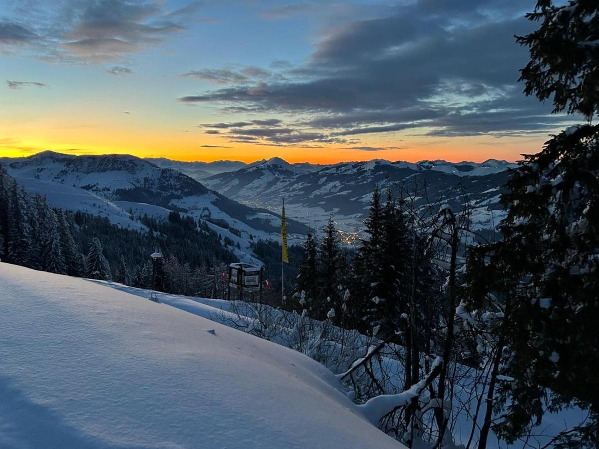 Hocheckhuette On Top Of The Kitzbuehel Hahnenkamm Mountain Kitzbühel Exterior foto