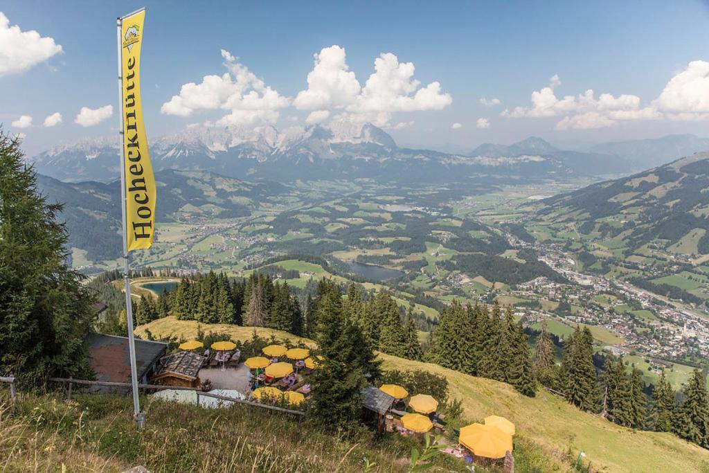 Hocheckhuette On Top Of The Kitzbuehel Hahnenkamm Mountain Kitzbühel Exterior foto