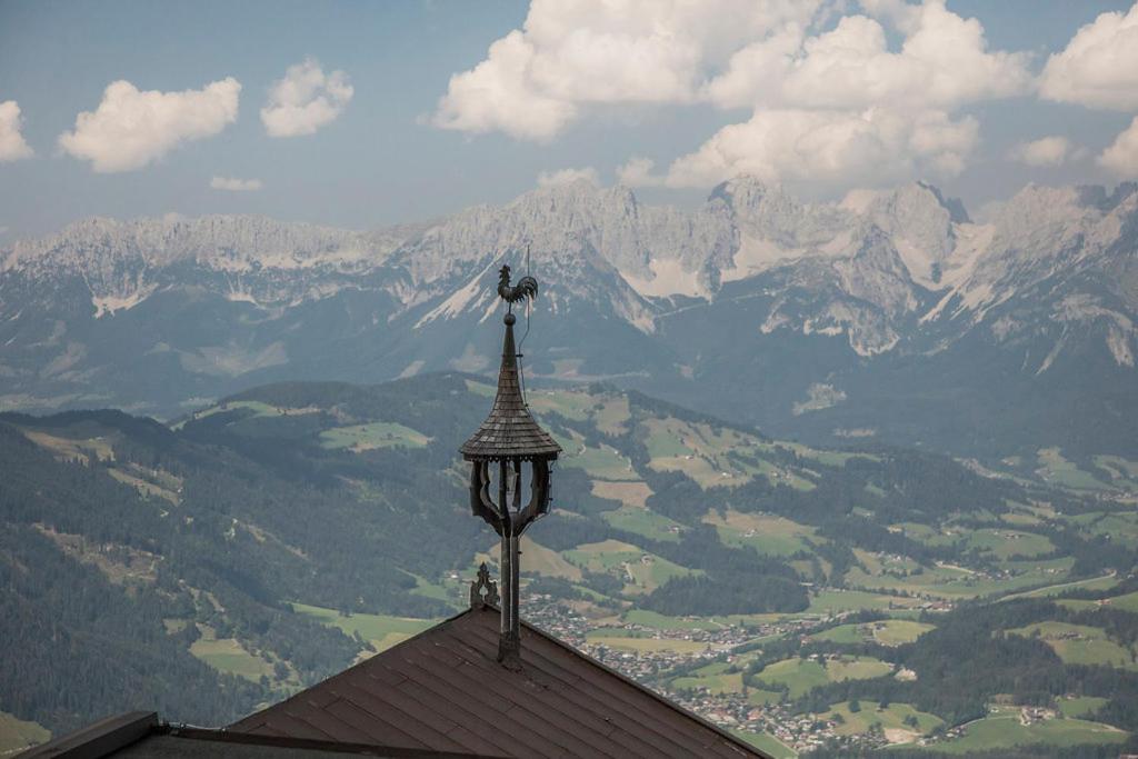 Hocheckhuette On Top Of The Kitzbuehel Hahnenkamm Mountain Kitzbühel Exterior foto